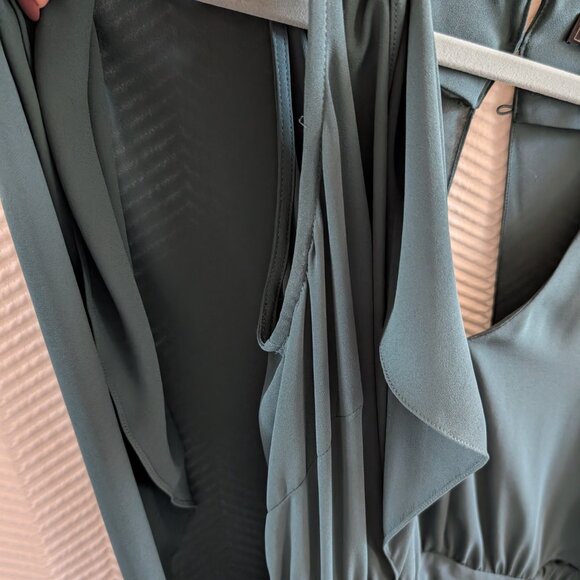 BCBGMaxAzria Brittni Chiffon Cape Dress Forest Green XS Split Back Wedding Guest - Picture 5 of 15